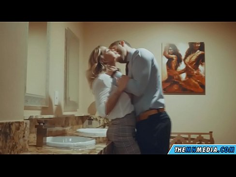 ❤️ Nalika pirang busty seduces anjeun dina restroom umum ❤️ video bangsat dina su.epicshowdown.top
